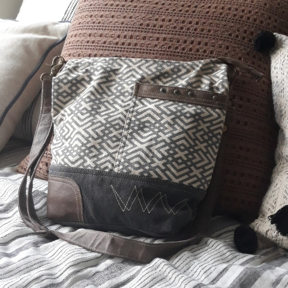 Cross Body/shouder Myra Bag
